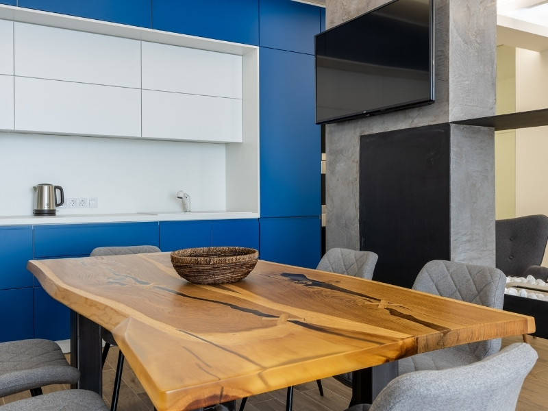 Two tone blue and white kitchen cabinets - Beautiful Homes Two tone blue and white kitchen cabinets - Beautiful Homes