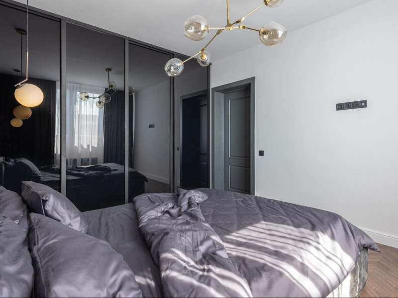 Glossy black wardrobe design - Beautiful Homes Glossy black wardrobe design - Beautiful Homes