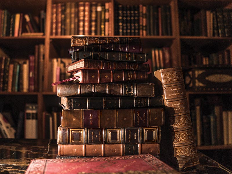 Lush period novel Wuthering Heights & Rebecca are some other favorite inspirations - Beautiful Homes Lush period novel Wuthering Heights & Rebecca are some other favorite inspirations - Beautiful Homes