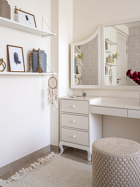 Dresser design in daughter’s room – Beautiful Homes Dresser design in daughter’s room – Beautiful Homes