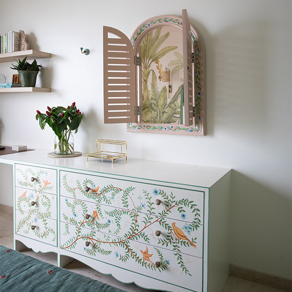 Hand painted motifs - Beautiful Homes Hand painted motifs - Beautiful Homes