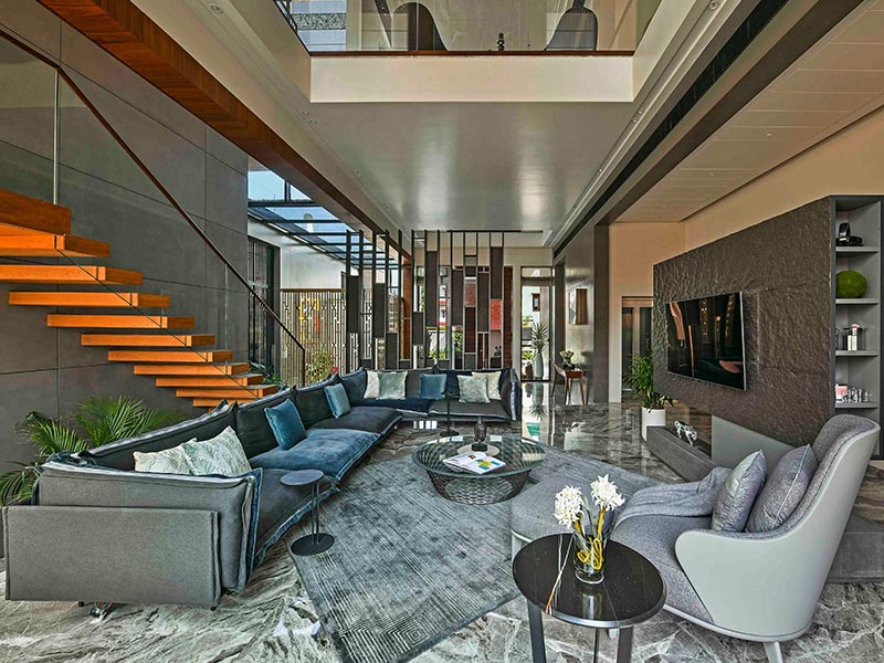 Elegant glass staircase design to enhance your interiors – Beautiful Homes Elegant glass staircase design to enhance your interiors – Beautiful Homes