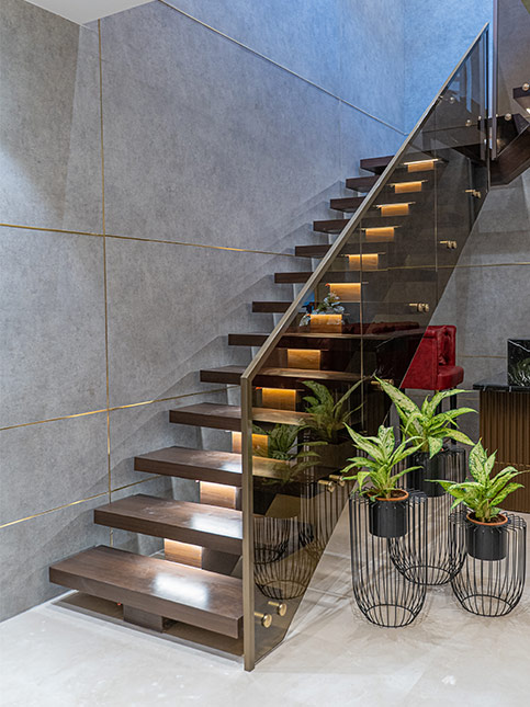 Modern glass staircase design to enhance your interiors – Beautiful Homes Modern glass staircase design to enhance your interiors – Beautiful Homes