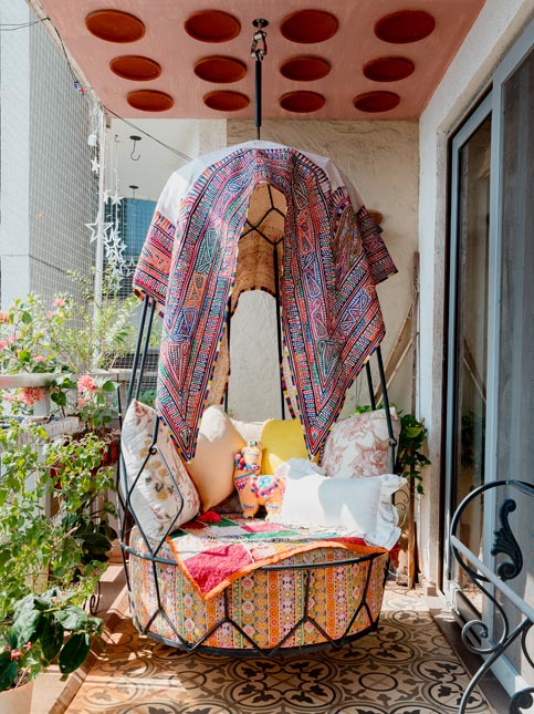 Circular upholstery swing – Beautiful Homes Circular upholstery swing – Beautiful Homes