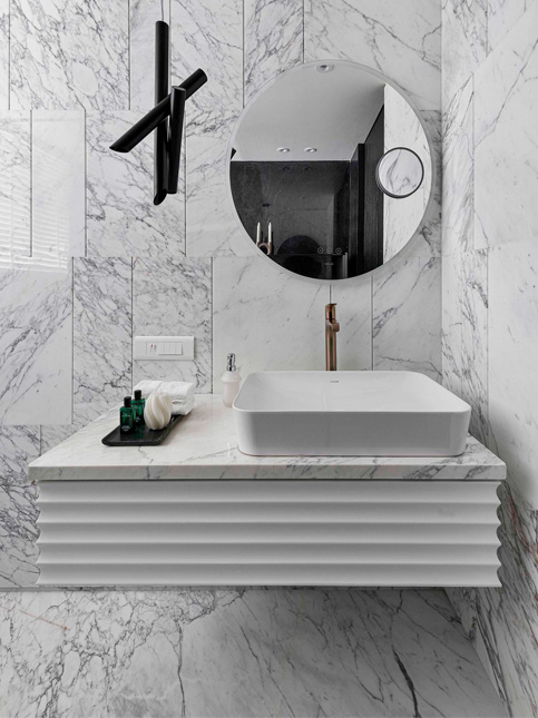White Black Tile - Beautiful Homes Minimal White Tile with Black Details in Bathroom - Beautiful Homes