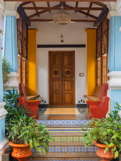 Goan villa with wooden doors – Beautiful Homes Goan villa with wooden doors – Beautiful Homes