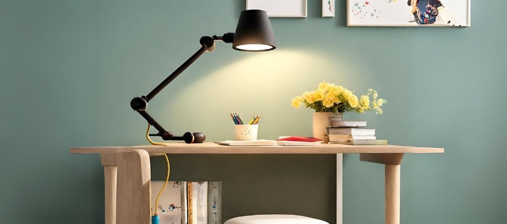 Black desk lamp with wooden study table - Beautiful Homes Black desk lamp with wooden study table - Beautiful Homes