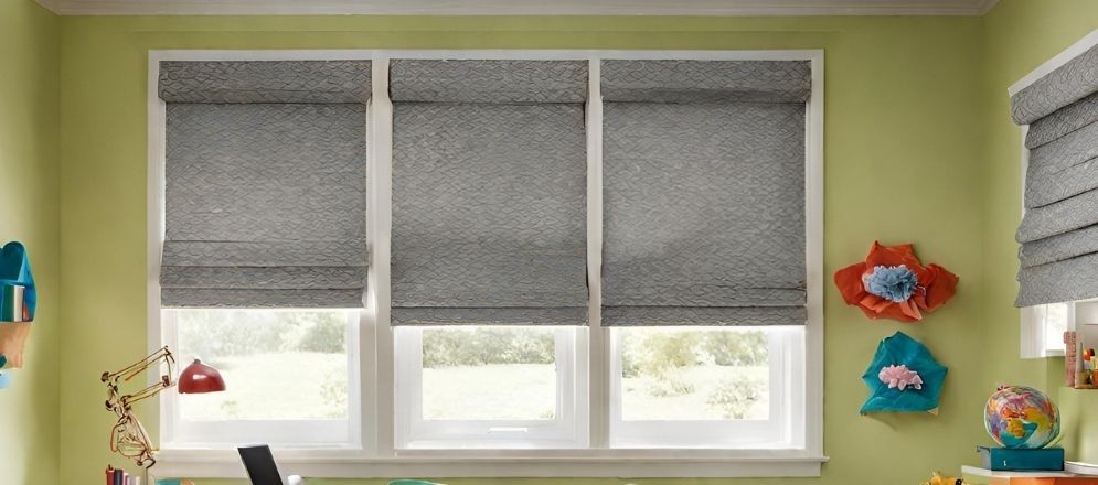 Grey roman shades with green walls - Beautiful Homes Grey roman shades with green walls - Beautiful Homes