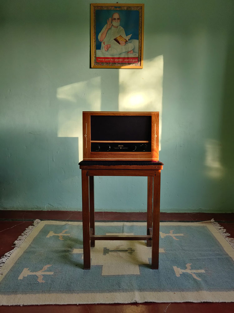 A green room with a table and a radio placed on it