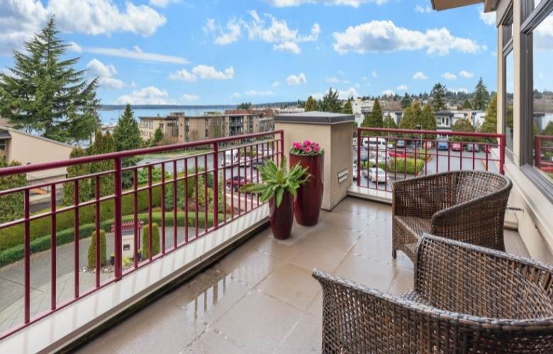 Open balcony decoration ideas with cane chairs - Beautiful Homes Open balcony decoration ideas with cane chairs - Beautiful Homes