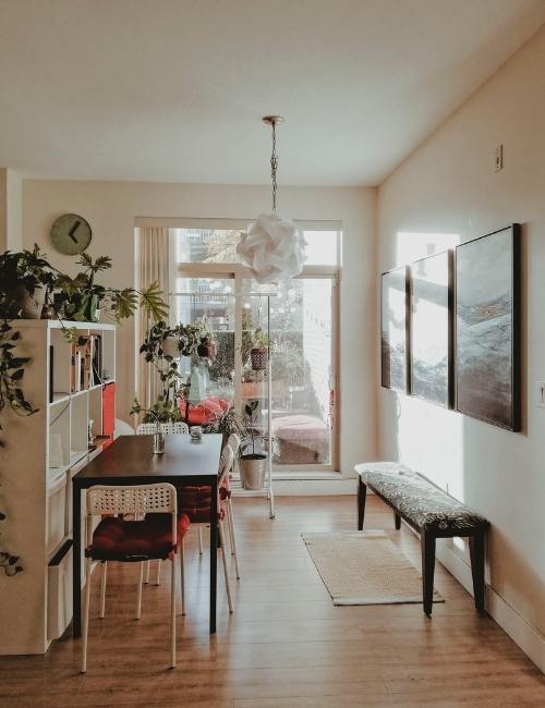 Wooden bench in the dining space - Beautiful Homes Wooden bench in the dining space - Beautiful Homes