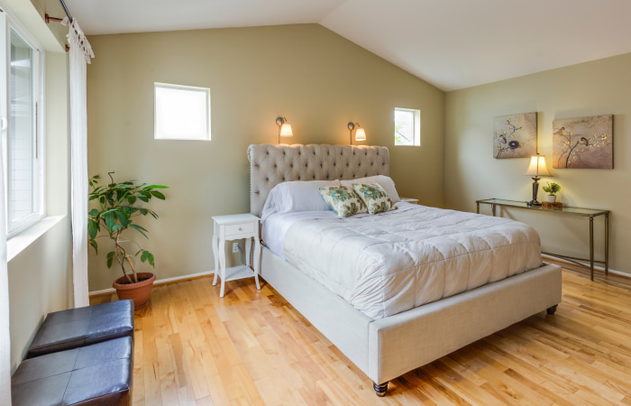 Box pleat bed skirt for your modern bedroom interior - Beautiful Homes Box pleat bed skirt for your modern bedroom interior - Beautiful Homes
