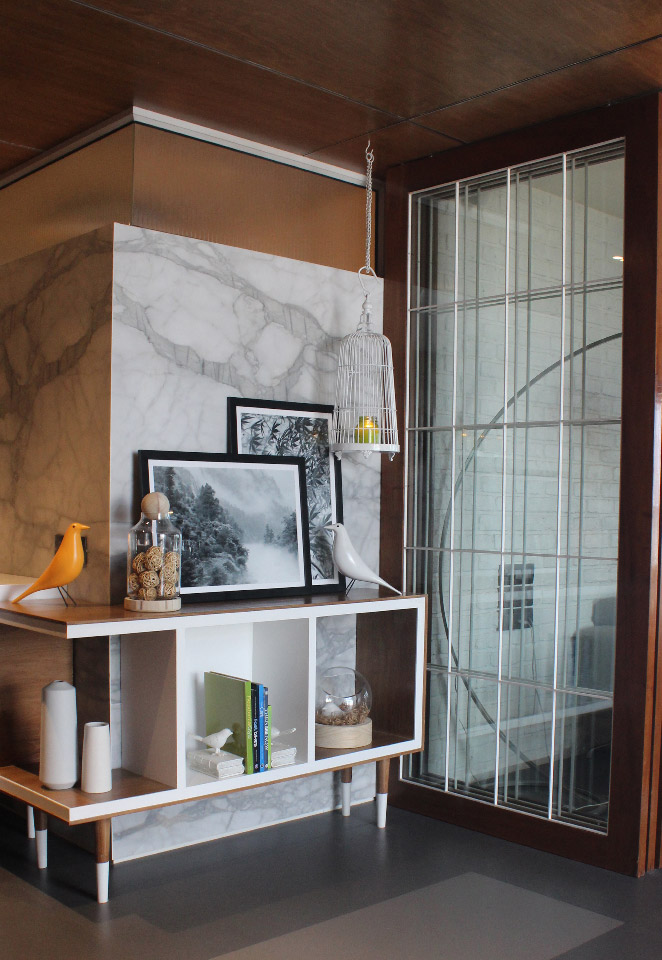 A Corner of the Living Room with Art Accessories – Beautiful Homes A Corner of the Living Room with Art Accessories – Beautiful Homes
