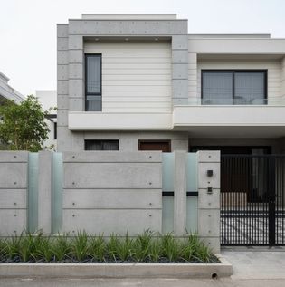 Minimal Concrete Compound Wall Design