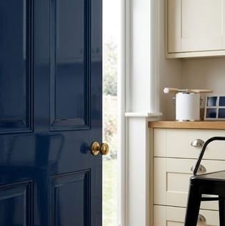 Enamel Paint for Doors and Cabinets