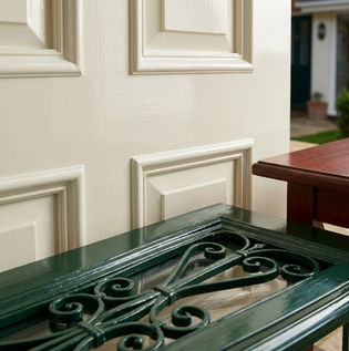 Oil Paint for Wood and Metal Surfaces