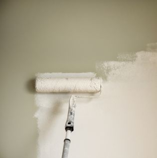 Why Emulsion Paint is Ideal for Ceilings