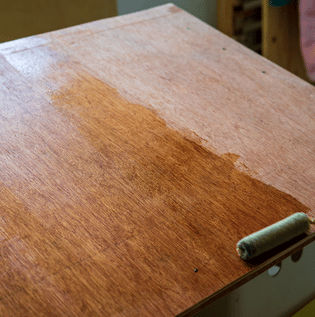 How Lighting Impacts the Appearance of Wood Stain Colours