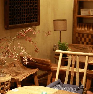 Why Wood Stain Colours Look Different Under Various Lighting Conditions