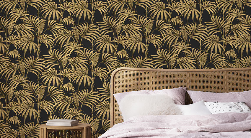 Dramatic-Bedroom-with-Accent-Wall