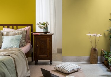 Bright-Yellow-Two-Colour-Combinations-for-Bedroom-m
