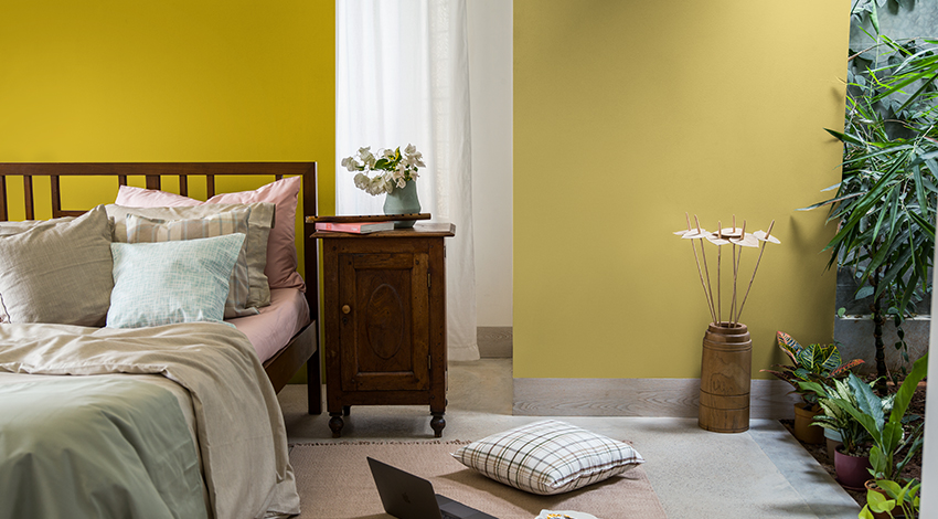 Bright-Yellow-Two-Colour-Combinations-for-Bedroom