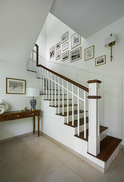 The imposing staircase with a gallery wall for your home - Beautiful Homes