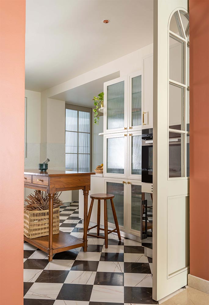 Kitchen design with black & white tiles - Beautiful Homes
