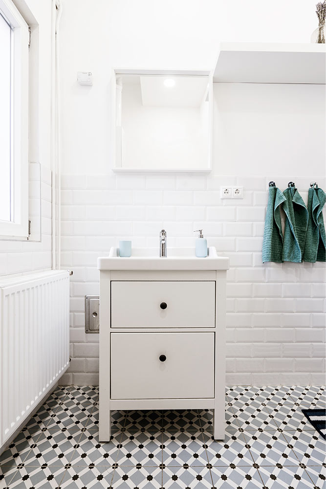 Single sink vanity design ideas for your bathroom design - Beautiful Homes