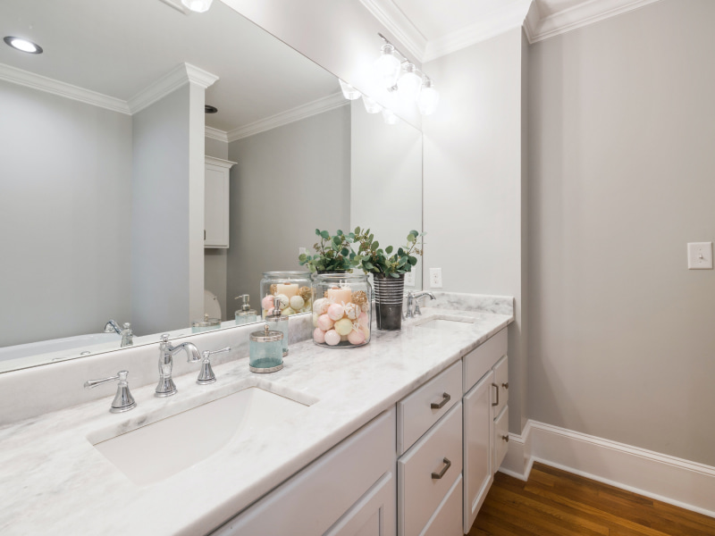 Marble bathroom vanity countertop for a luxurious bathroom interior design - Beautiful Homes