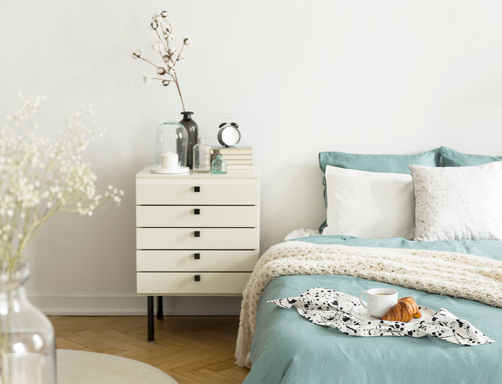 Add simplicity to your bedroom by using simple white nightstand - Beautiful Homes