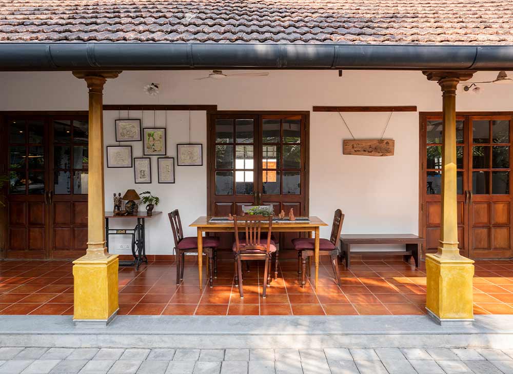 Balcony design idea for a traditional home - Beautiful Homes