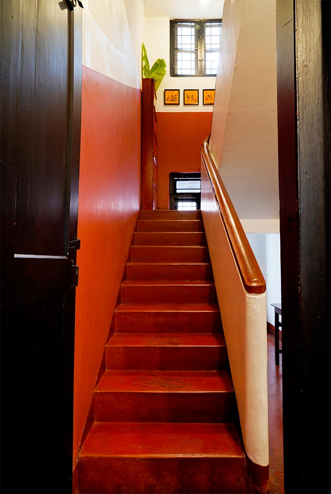 Red & white stairwell design - Beautiful Homes
