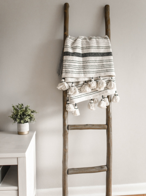 Reuse your old ladder for storing purposes & as shelves - Beautiful Homes