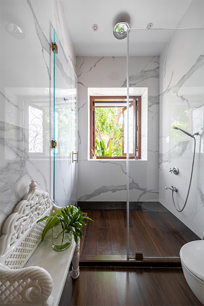 Marble bathroom with wooden floorboard - Beautiful Homes