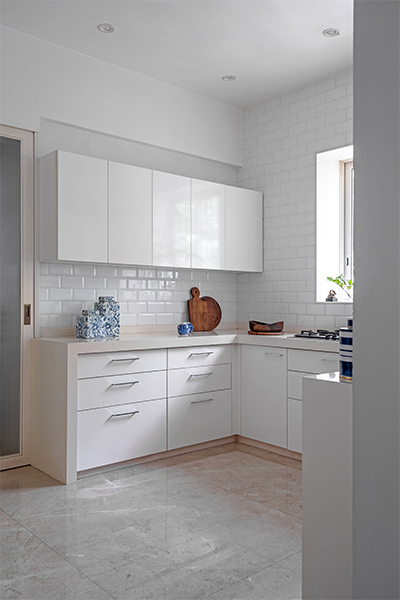 White kitchen with backsplash tiles - Beautiful Homes