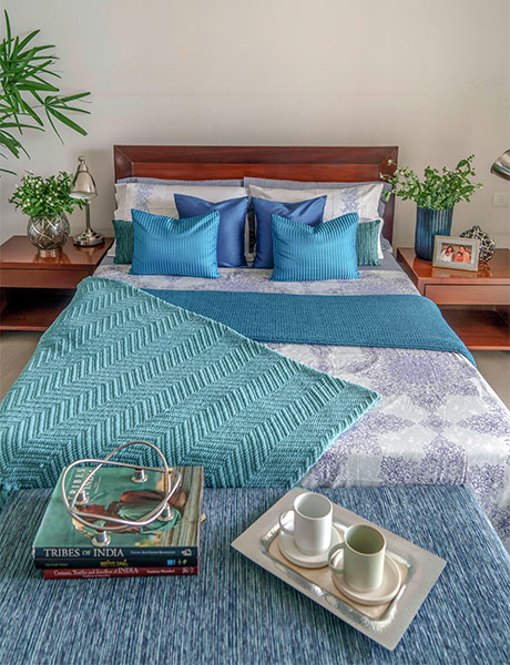 Blue bed linen for guest bedroom - Beautiful Homes
