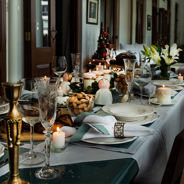 Christmas decoration ideas for dining table - Beautiful Homes