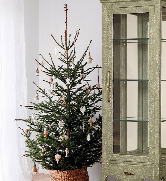 Christmas tree placement in house - Beautiful Homes