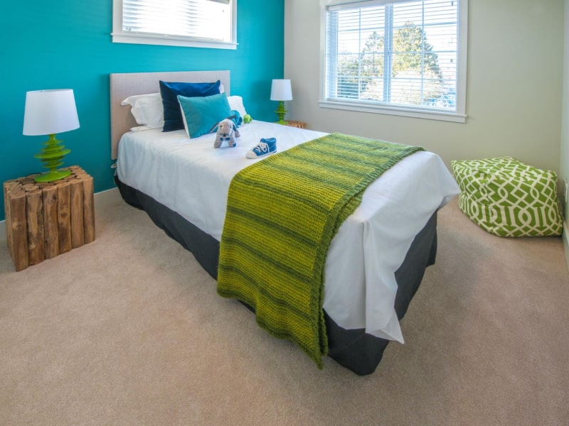 Classy two-colour combination for bedroom walls - Beautiful Homes