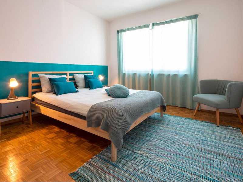 Simple two-colour combination for bedroom walls - Beautiful Homes