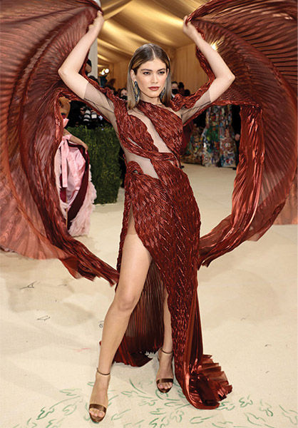 Model Valentina Sampaio attends the 2021 Met Gala in an Iris Van Herpen dress inspired by the mycelic world - Beautiful Homes