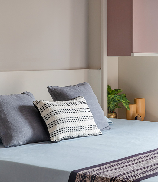 Full-size pull-down bed