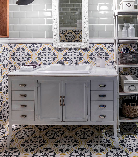 Vintage-Style Small Vanity - Beautiful Homes