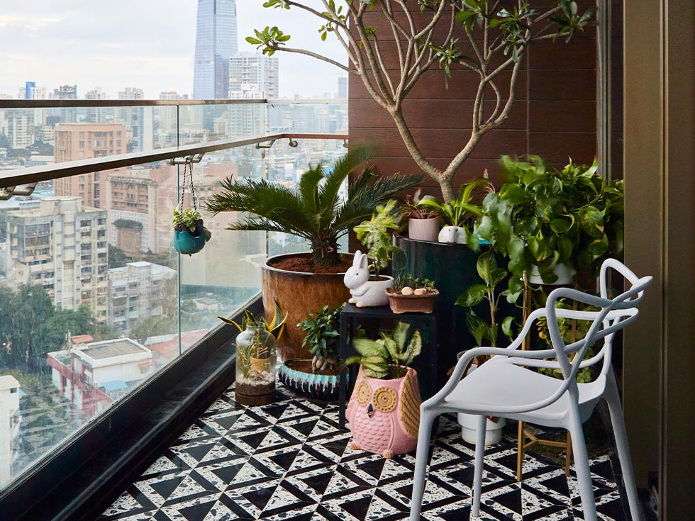Pleasant & modern balcony plants ideas - Beautiful Homes