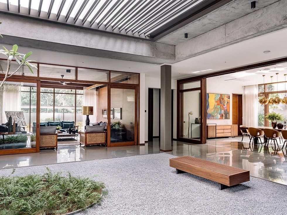 Dining courtyard design connecting living room and dining room –  Beautiful Homes