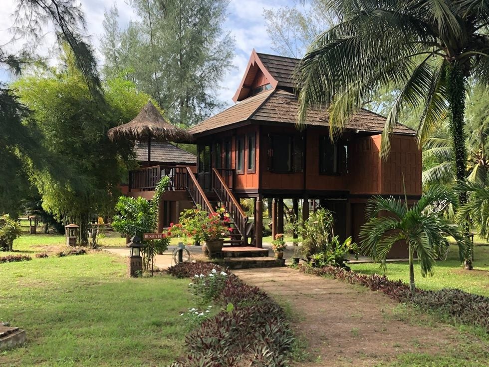 Elegant bungalow design for your space – Beautiful Homes Bungalow design surrounded with greenery – Beautiful Homes