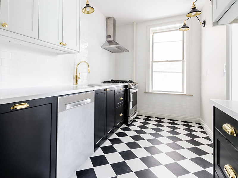 https://static.asianpaints.com/content/dam/asianpaintsbeautifulhomes/202306/discover-the-latest-kitchen-floor-tile-colour-trends/colourful-kitchen-floor-tiles.jpg