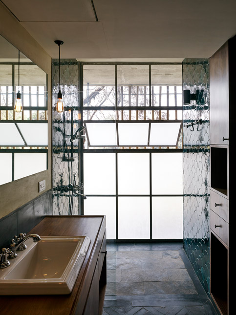 Chic small bathroom window design idea for your space – Beautiful Homes