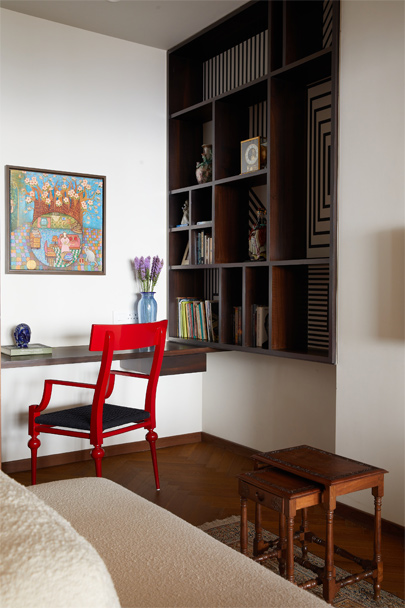 Study room corner with wall-mounted table – Beautiful Homes